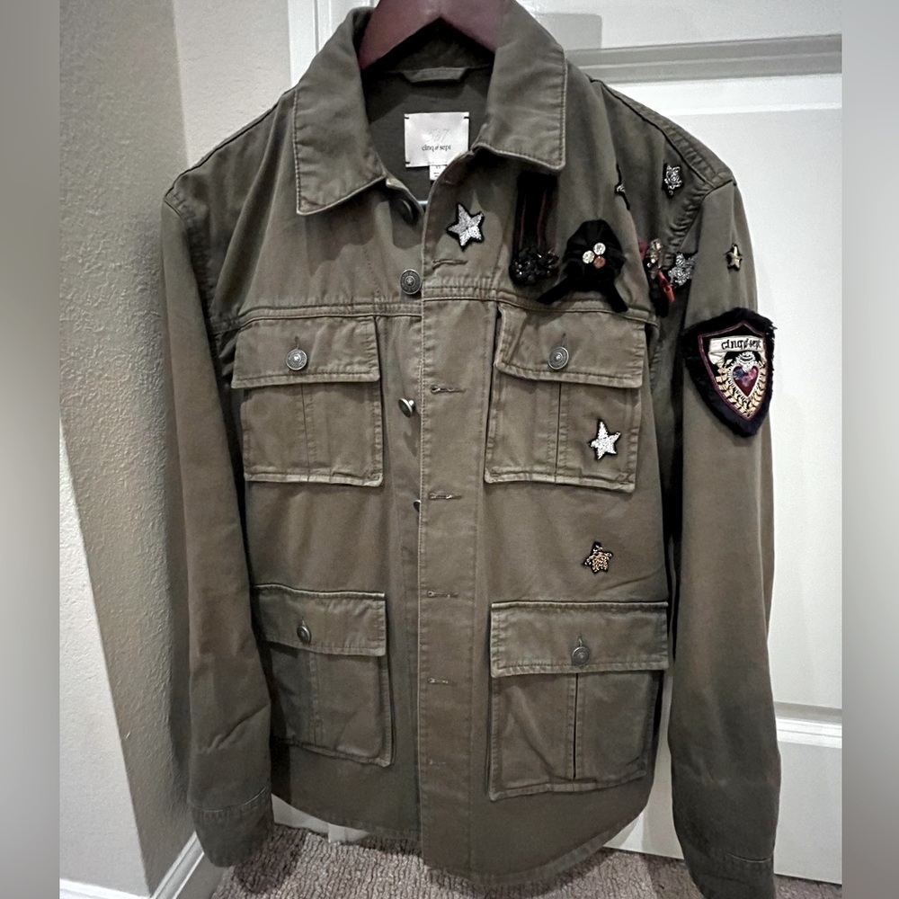 Button-down style 
Fabric: Colored Denim
Collared 
Front Pockets detail